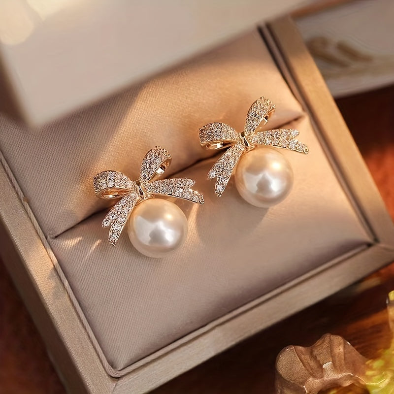 🎀 İnci & Fiyonk Detaylı Küpe – Retro Şıklığın Simgesi