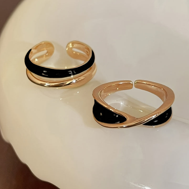 💍 2 Adet Minimalist Siyah & Altın Yüzük – Şık Günlük Kombinler