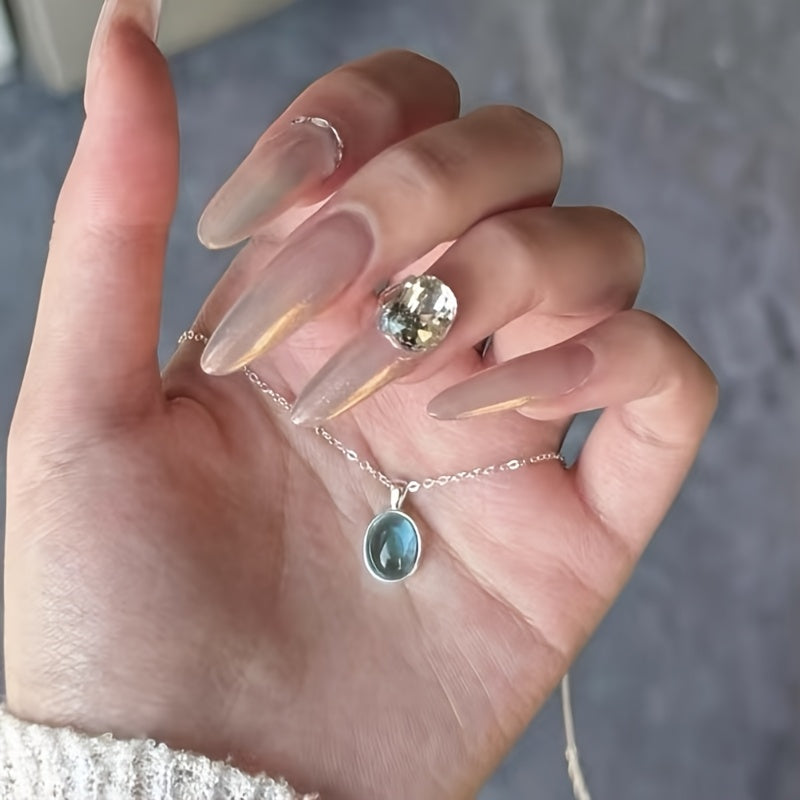 💎 Safir Kolye – Minimal ve Göz Alıcı Işıltı