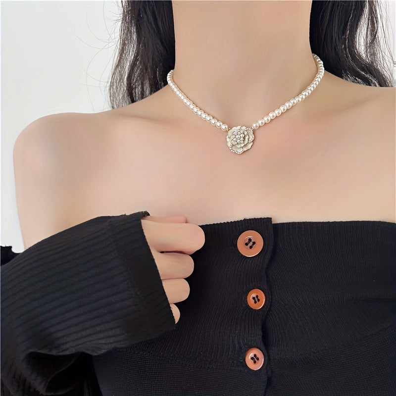 🌸 Kamelya Çiçekli Kolye – Asya Esintili Romantik Stil