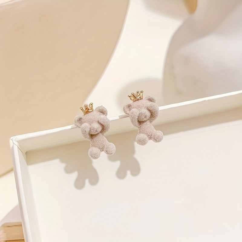 🐻 Taçlı Peluş Ayı Küpe – Sevimli Hediye
